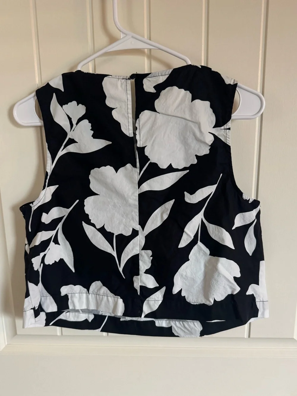 Kate Spade Black and white cropped skirt set
